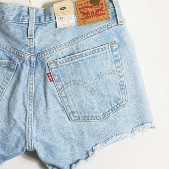 Levi's High Rise Cutoff Denim Shorts in Light Blue Wash 28 - Picture 4 of 4